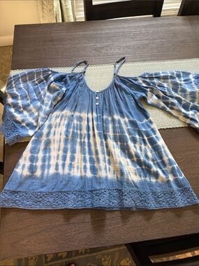 By Together Blue and White Tie-Dye Peasant Top